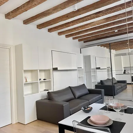 Gold's House Lägenhet *