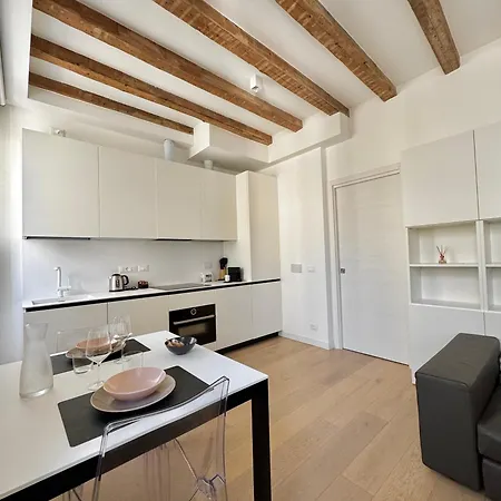 Gold's House Apartment *